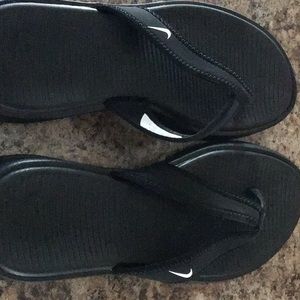 Women’s Nike flip flops